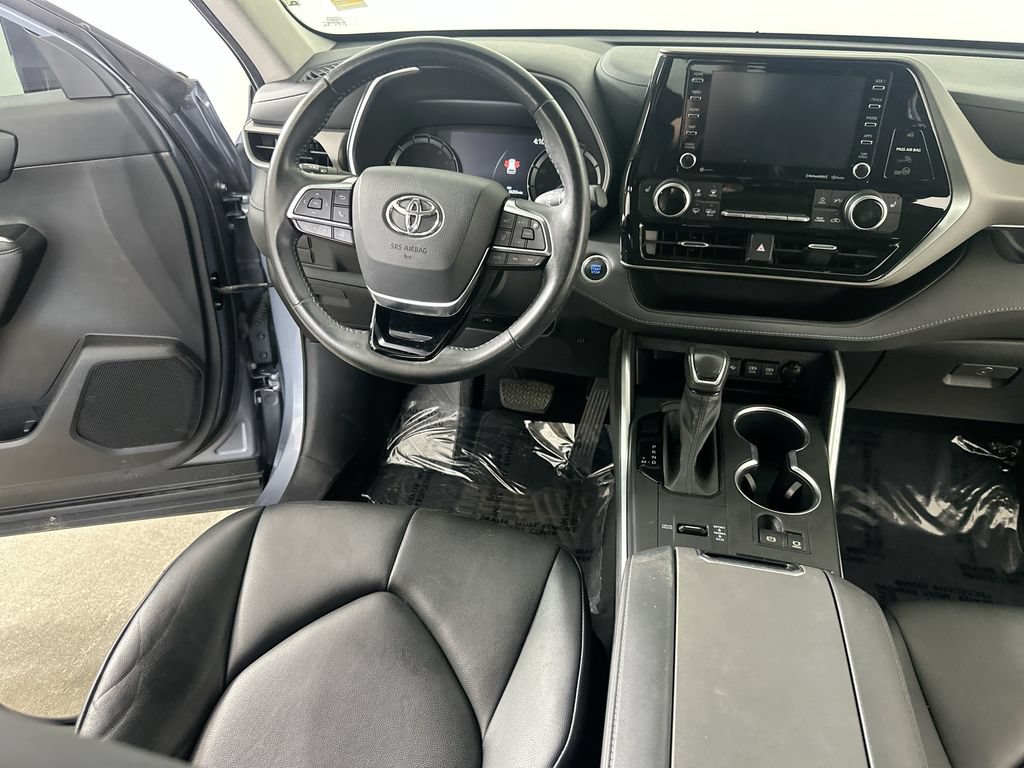 Used 2021 Toyota Highlander XLE FWD image 20