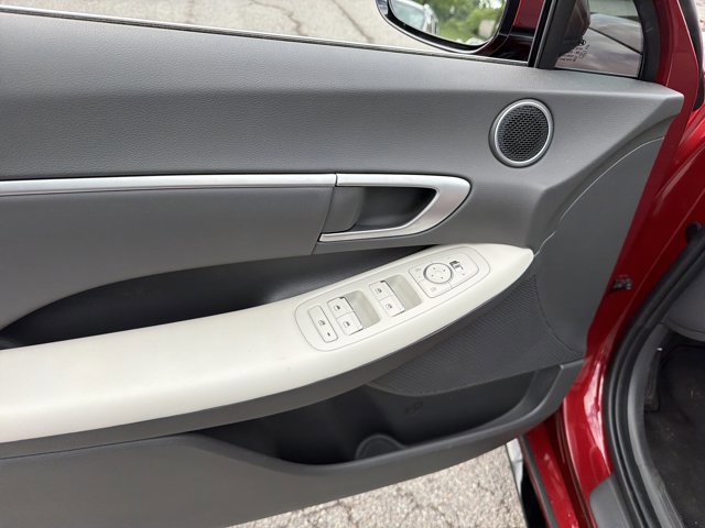 Used 2025 Hyundai Sonata SEL AWD/4WD image 16