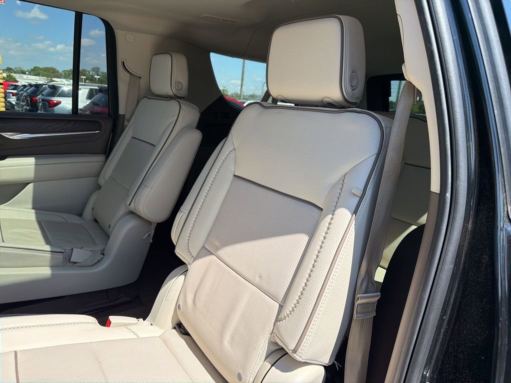 Used 2023 GMC Yukon XL Denali w/ Denali Reserve Package image 17