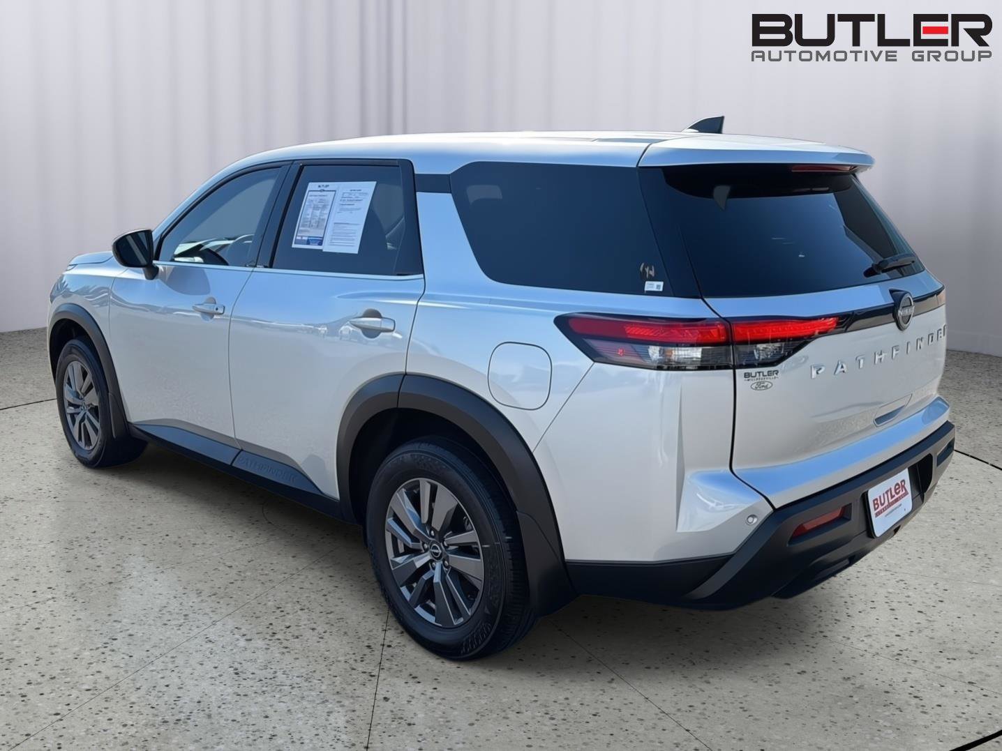 Used 2024 Nissan Pathfinder S FWD image 4