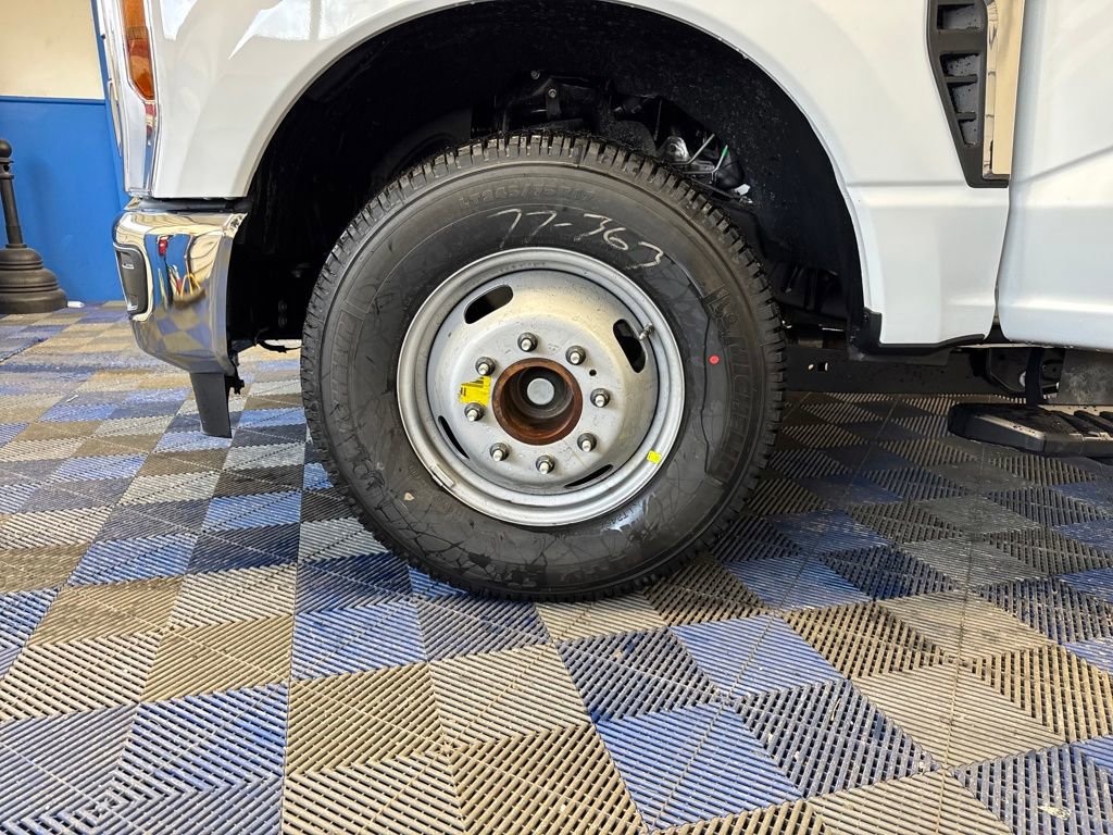 New 2026 Ford F350 XL w/ XL Chrome Package RWD image 27