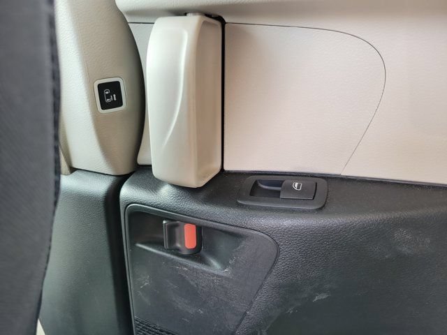 Used 2023 Chrysler Voyager LX FWD image 16