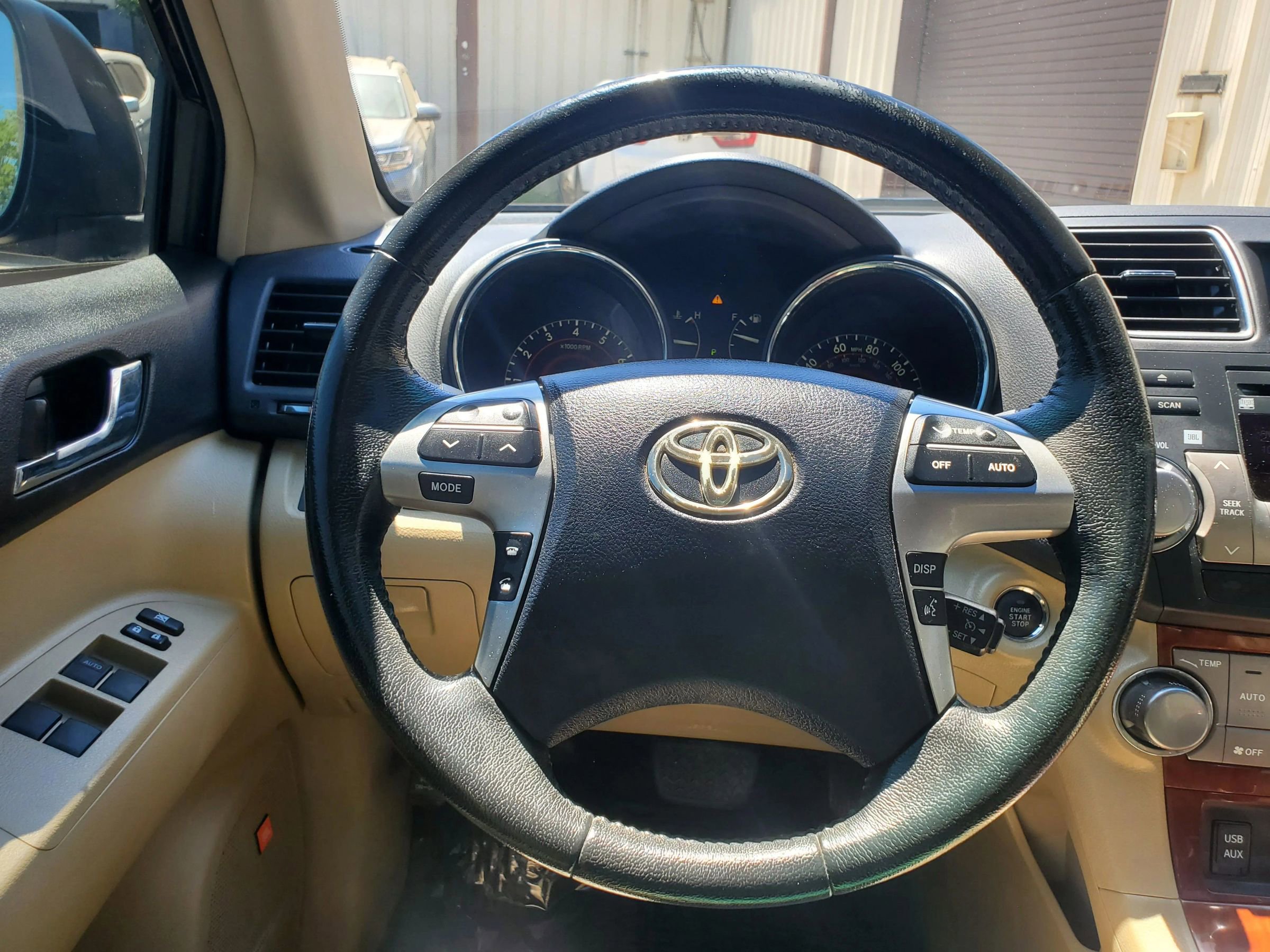 Used 2011 Toyota Highlander Limited w/ Tow Pkg FWD image 35