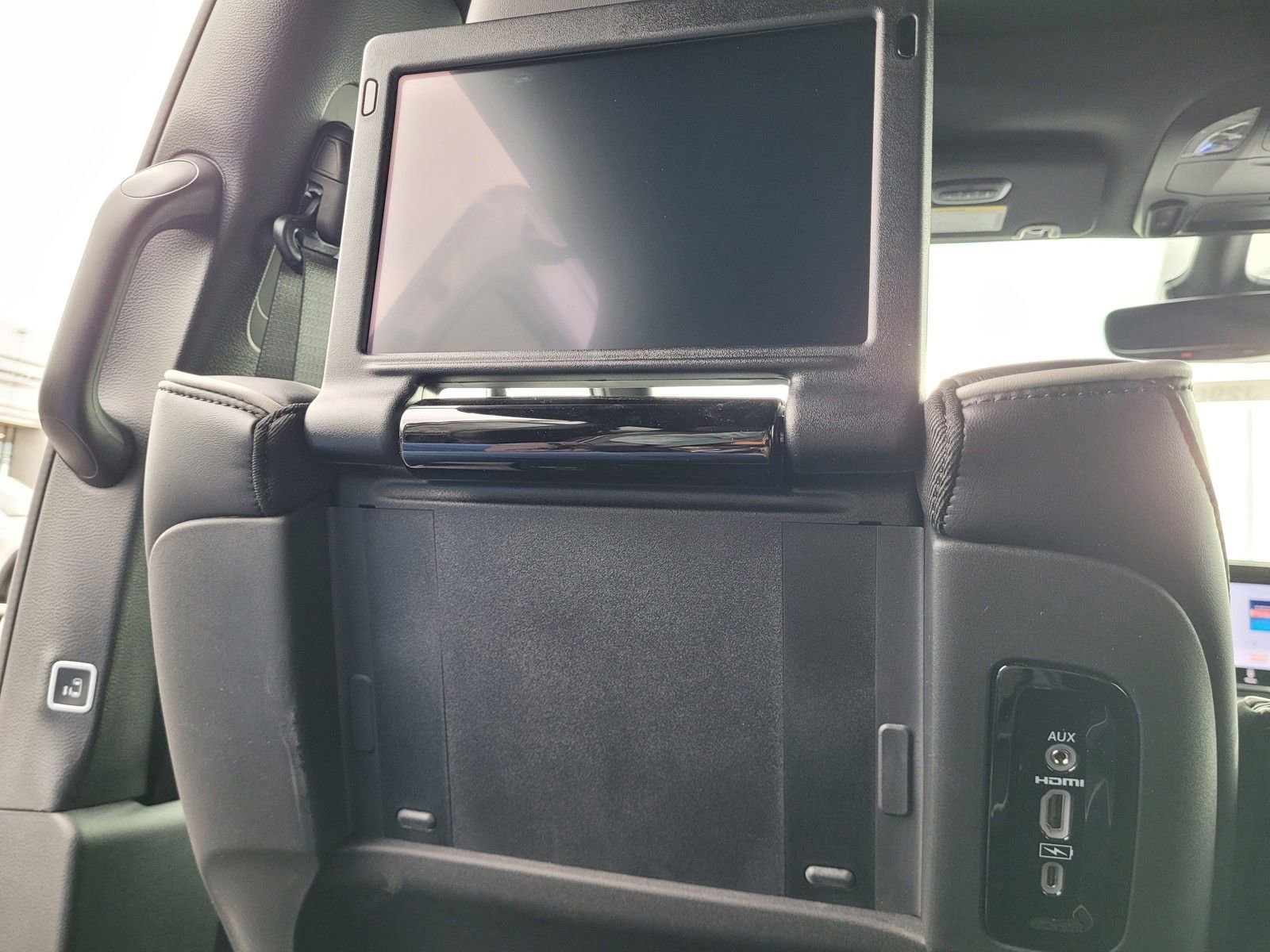 New 2026 Chrysler Pacifica Limited w/ Uconnect Theater Family Group image 14