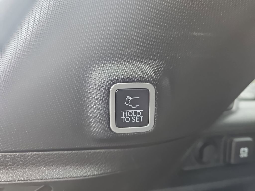 Used 2023 Jeep Grand Cherokee Altitude image 13