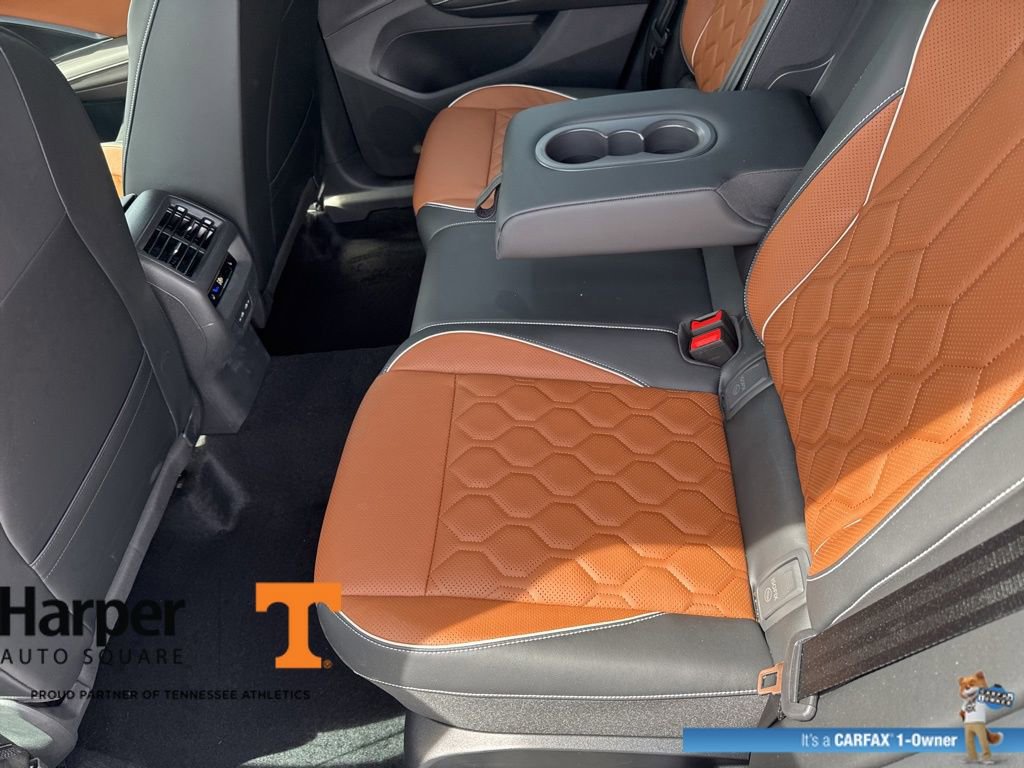 Used 2025 Volkswagen Tiguan SEL R-Line image 10