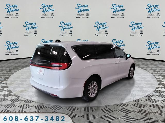 Used 2024 Chrysler Pacifica Touring-L image 5