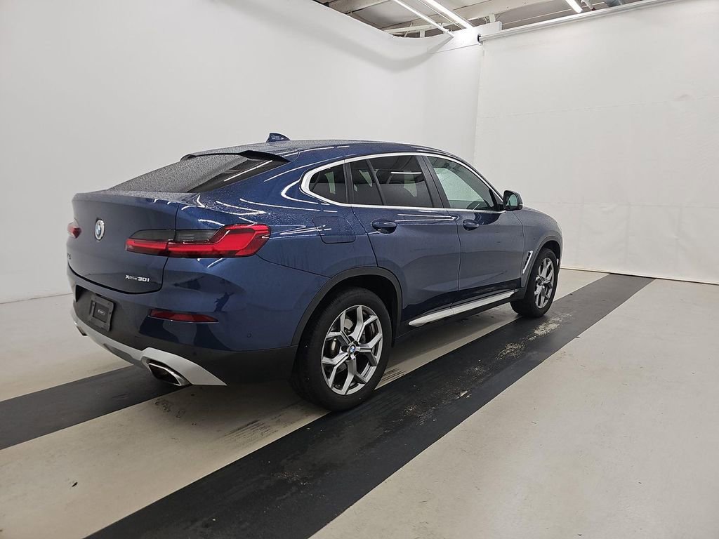 Used 2025 BMW X4 xDrive30i image 2