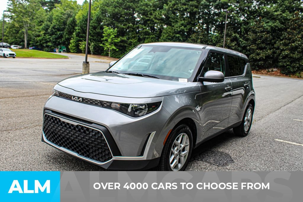 Used 2025 Kia Soul LX w/ LX Technology Package FWD image 3