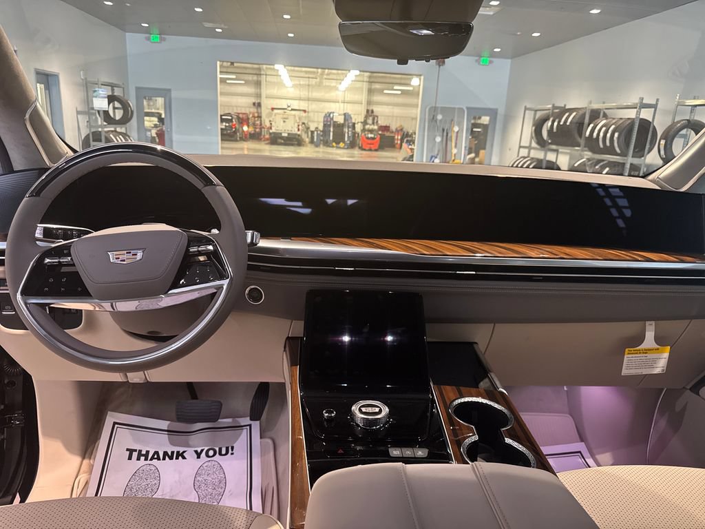 New 2026 Cadillac Escalade ESV Platinum Luxury w/ LPO, Radiant Package AWD/4WD image 15