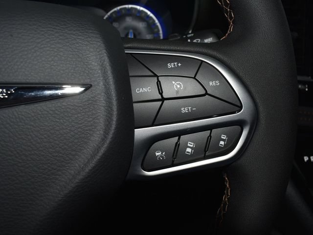 New 2026 Chrysler Pacifica Pinnacle w/ Trailer Tow Group AWD/4WD image 18