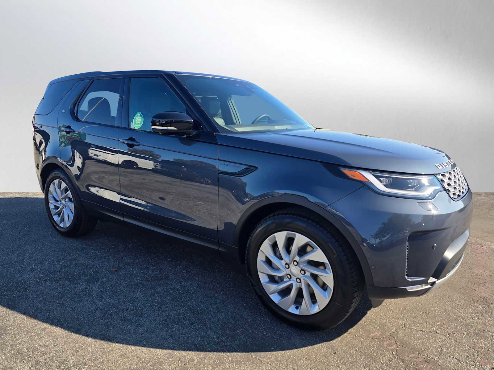 New 2025 Land Rover Discovery S image 7