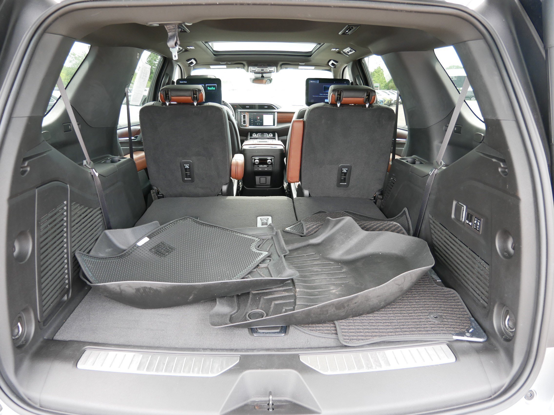 Used 2024 GMC Yukon Denali Ultimate AWD/4WD image 19