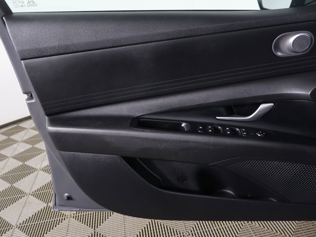Used 2023 Hyundai Elantra SEL w/ Cargo Package image 18
