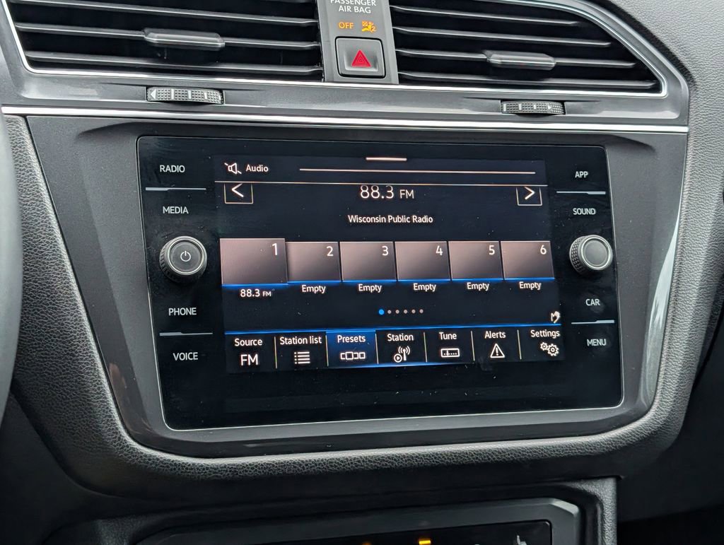 Used 2023 Volkswagen Tiguan SE image 20