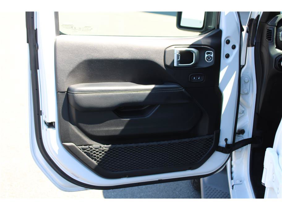 Used 2020 Jeep Wrangler Unlimited Sahara AWD/4WD image 7