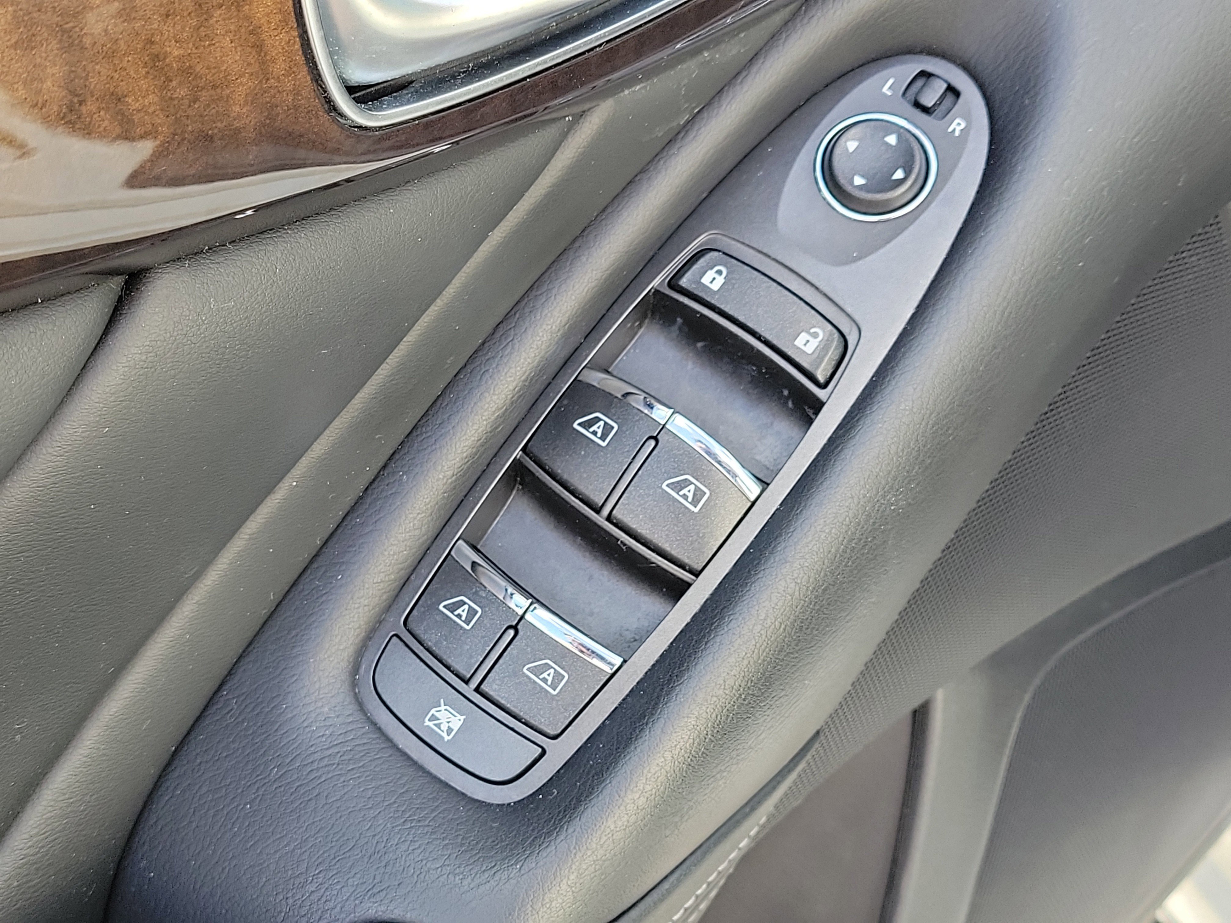 Used 2019 INFINITI Q50 Luxe w/ Essential Package (3.0T Luxe) image 17