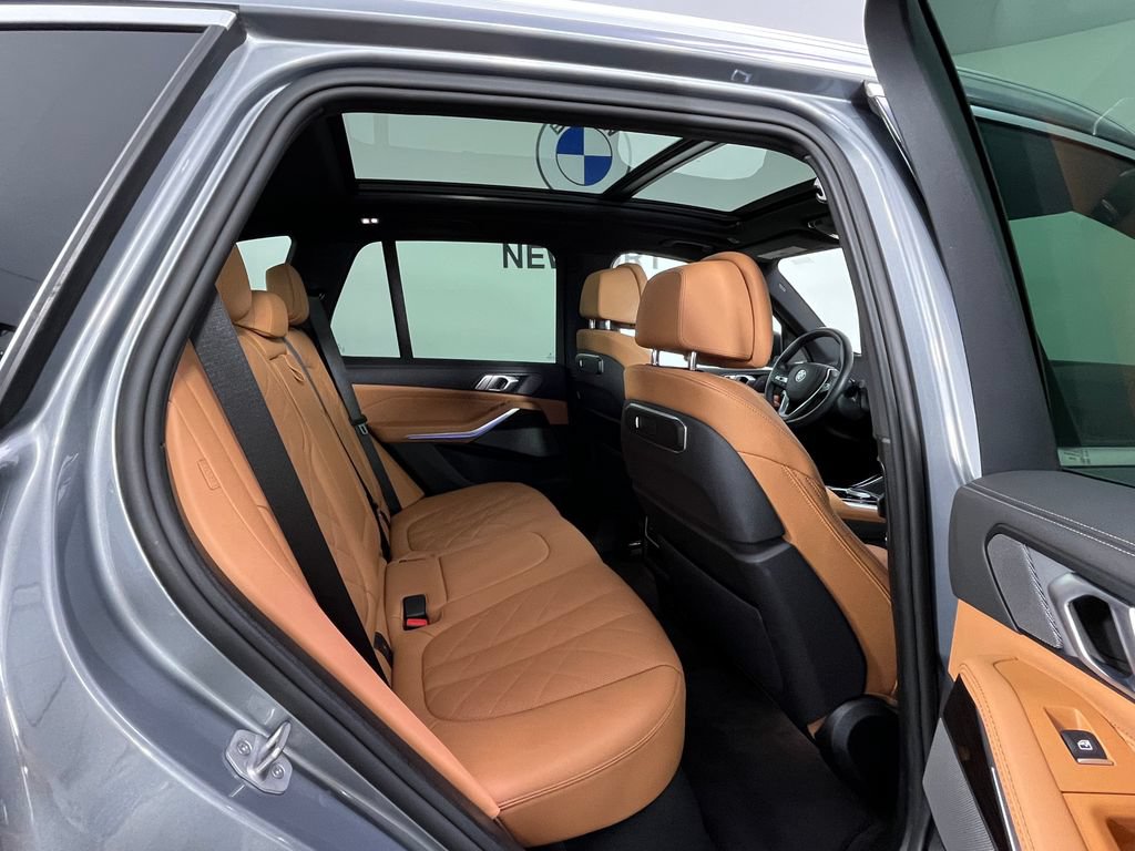 Used 2025 BMW X5 xDrive40i AWD/4WD image 23