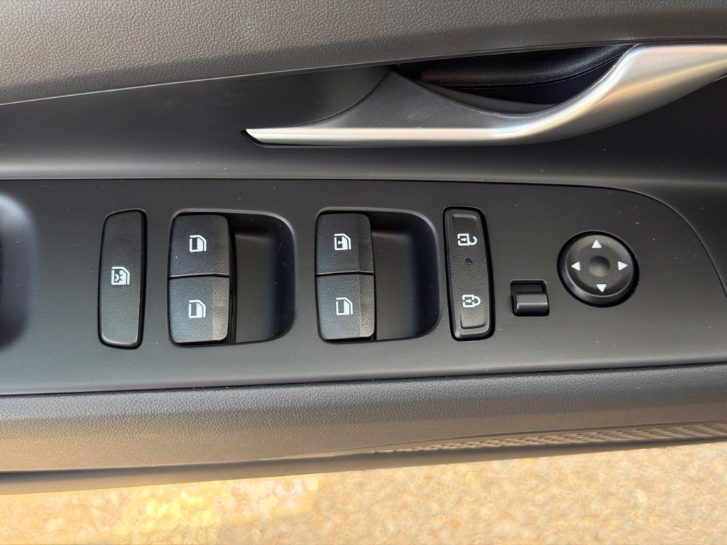 Certified 2026 Hyundai Elantra SE FWD image 17
