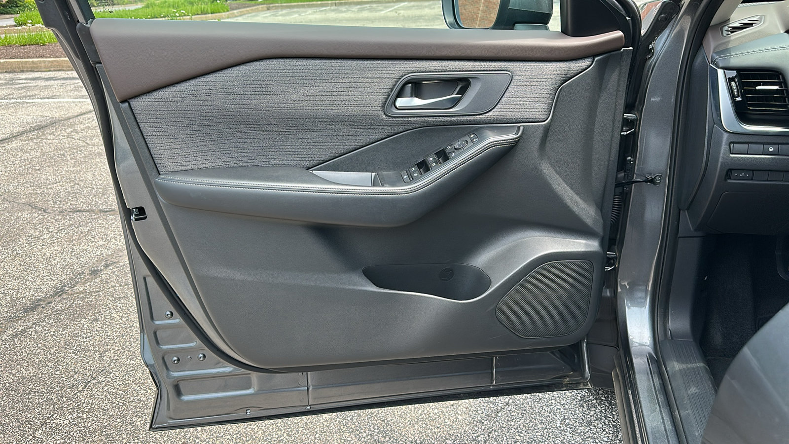 Certified 2022 Nissan Rogue SV AWD/4WD image 12
