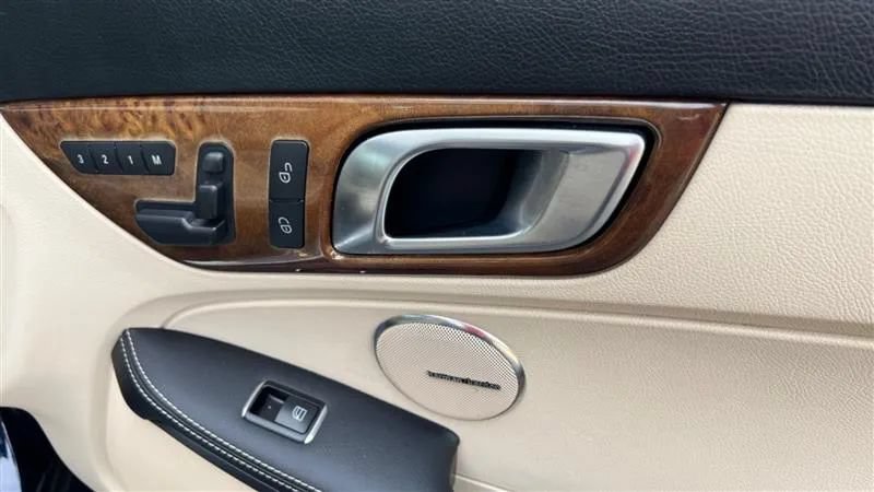 Used 2014 Mercedes-Benz SLK 250 image 34