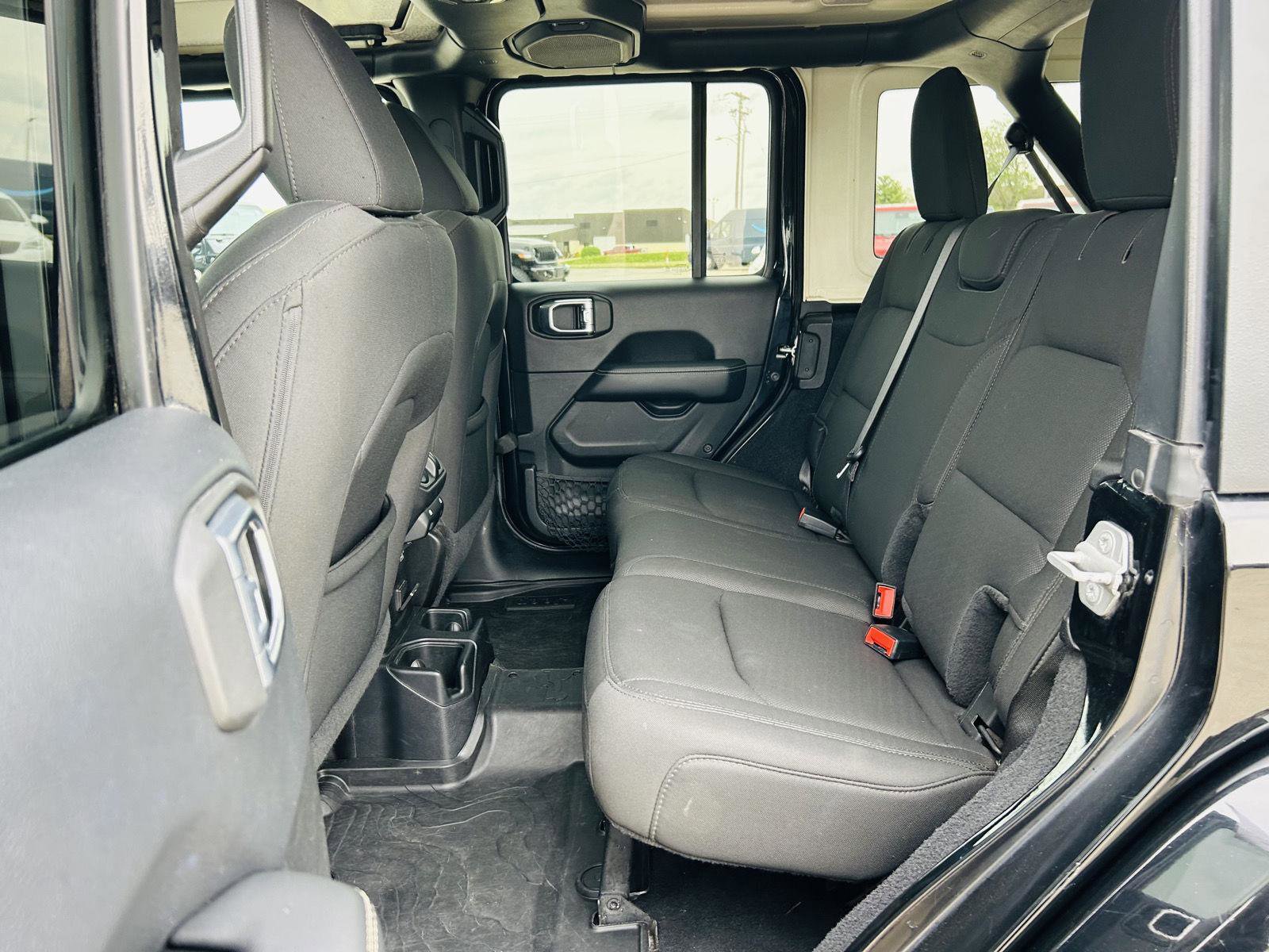 Used 2019 Jeep Wrangler Unlimited Sahara AWD/4WD image 23