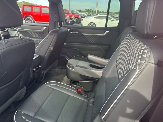Used 2025 GMC Acadia Denali w/ Super Cruise Package FWD image 13