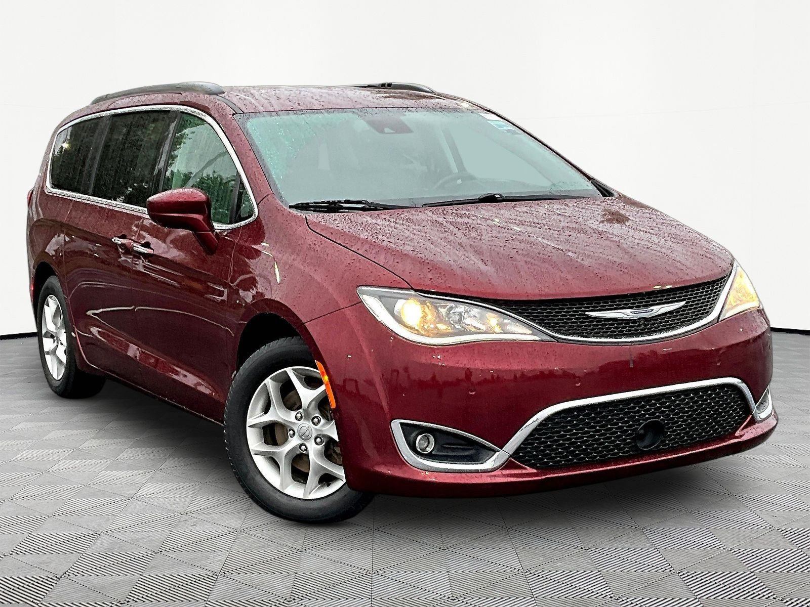 Used 2019 Chrysler Pacifica Touring Plus w/ Advanced Safetytec Group FWD image 3