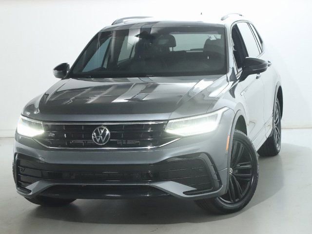 Used 2022 Volkswagen Tiguan SE R-Line image 3