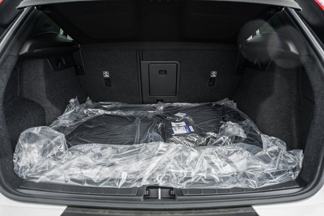 Certified 2025 Volvo XC40 B5 Core w/ Protection Package Premier image 12