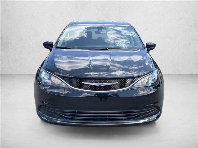 Used 2017 Chrysler Pacifica Touring w/ Tire & Wheel Group FWD video 2