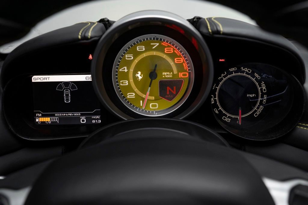 Used 2017 Ferrari California T image 21