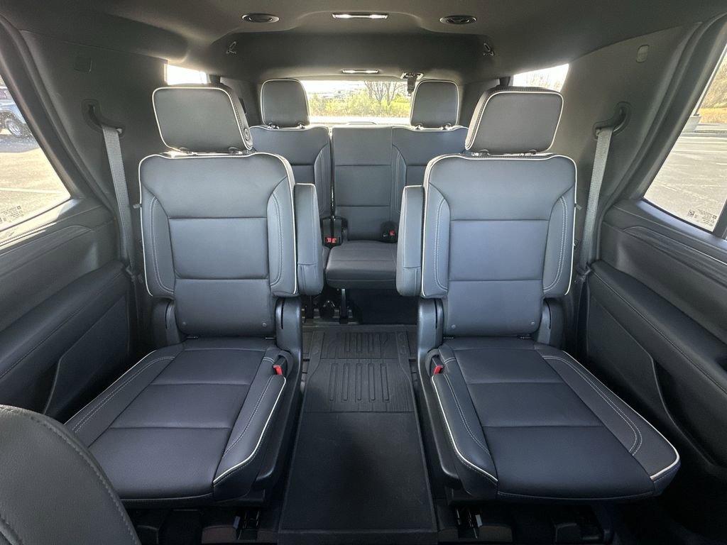 Used 2024 GMC Yukon SLT w/ SLT Luxury Package image 22