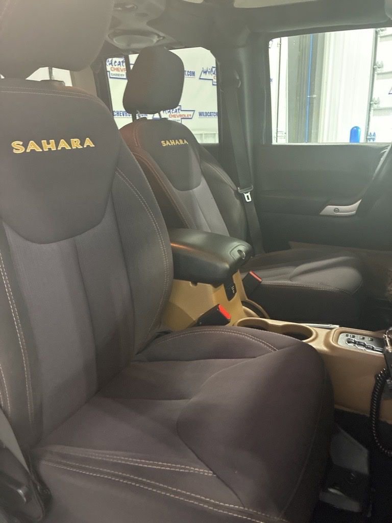 Used 2014 Jeep Wrangler Unlimited Sahara w/ Connectivity Group image 31