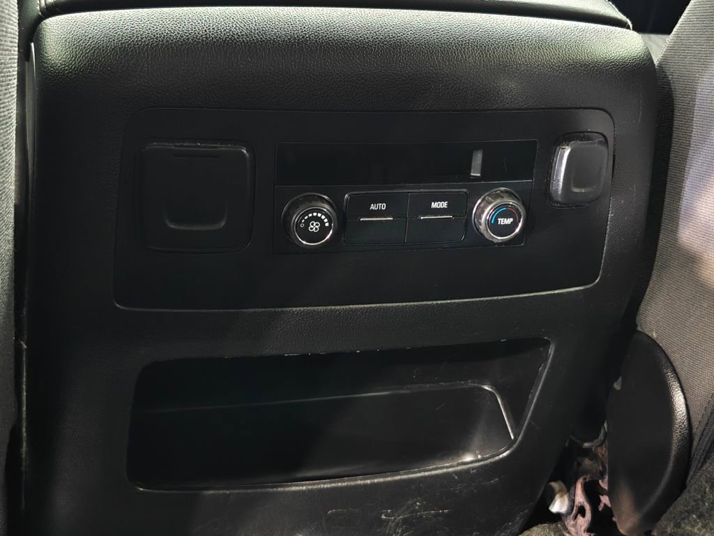 Used 2016 GMC Yukon XL SLE w/ Convenience Package image 30