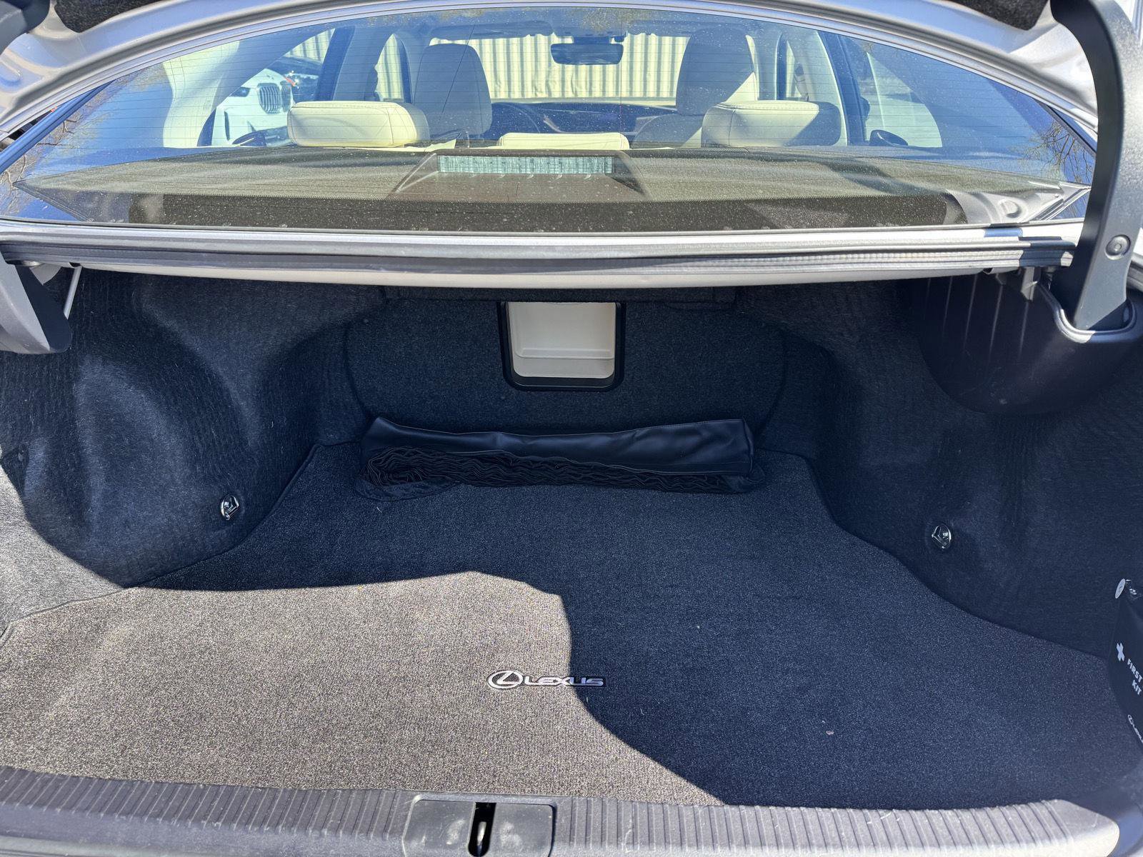 Used 2018 Lexus ES 350 w/ Luxury Package w/Wood Trim image 24