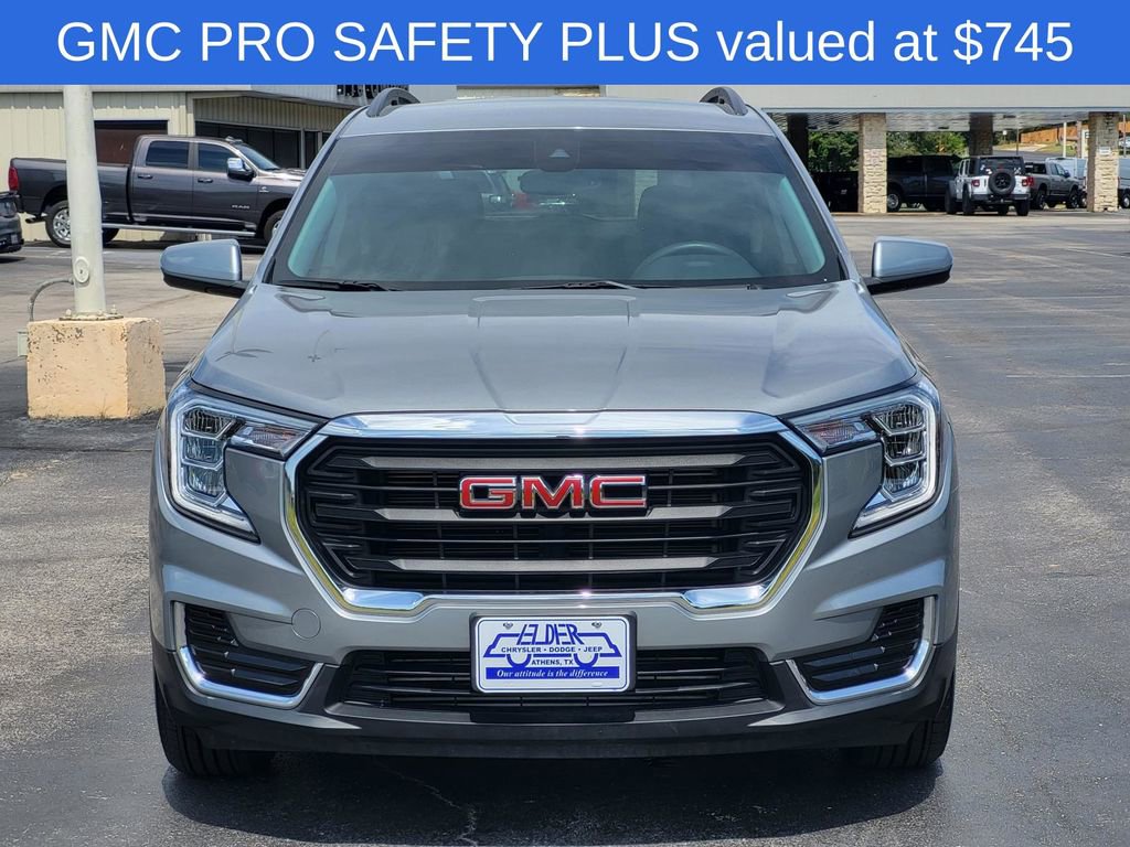Used 2024 GMC Terrain SLE w/ Driver Convenience Package image 2