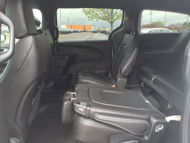 Certified 2023 Chrysler Pacifica Touring-L w/ S Appearance Package AWD/4WD image 13