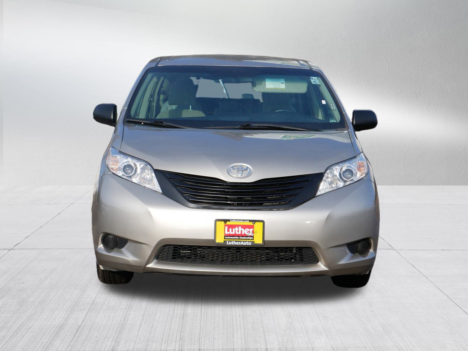Used 2015 Toyota Sienna L video 2