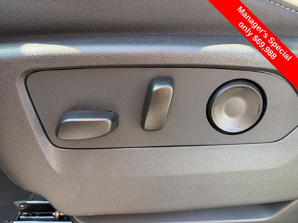 Used 2025 Chevrolet Suburban Premier AWD/4WD image 17