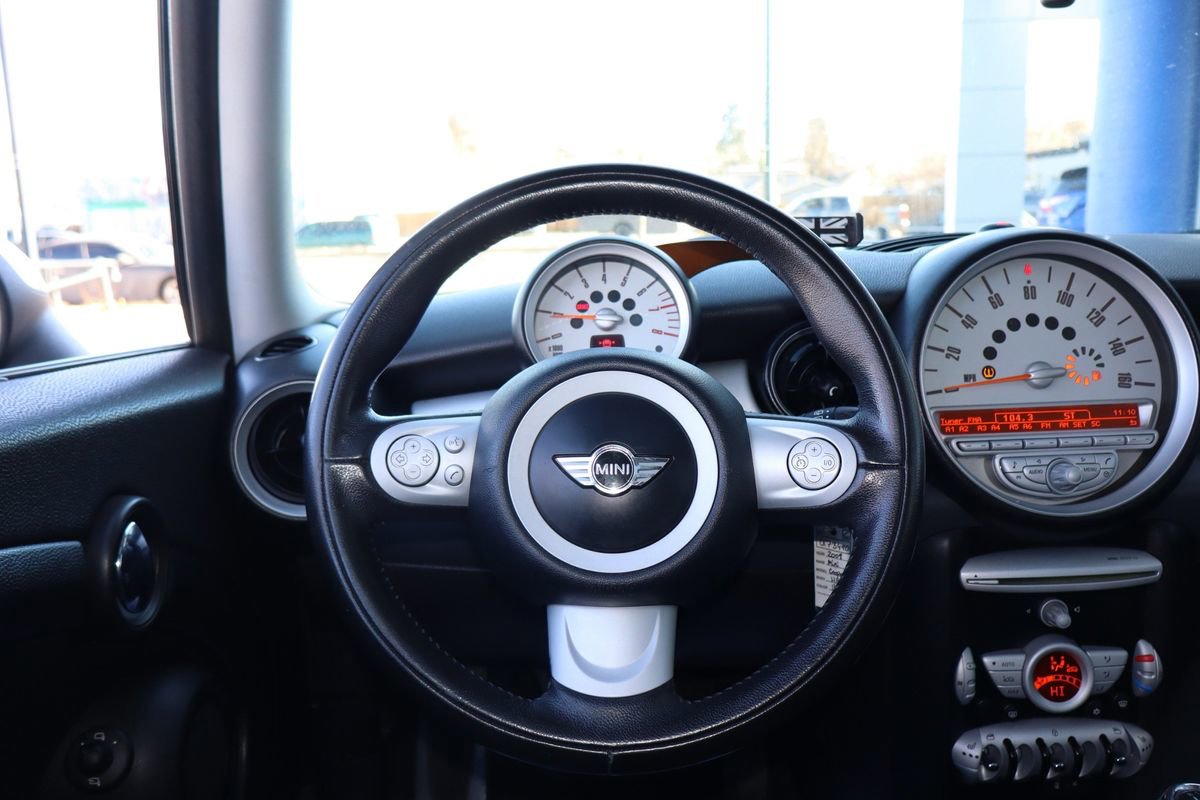 Used 2009 MINI Cooper Hardtop w/ Premium Pkg image 11