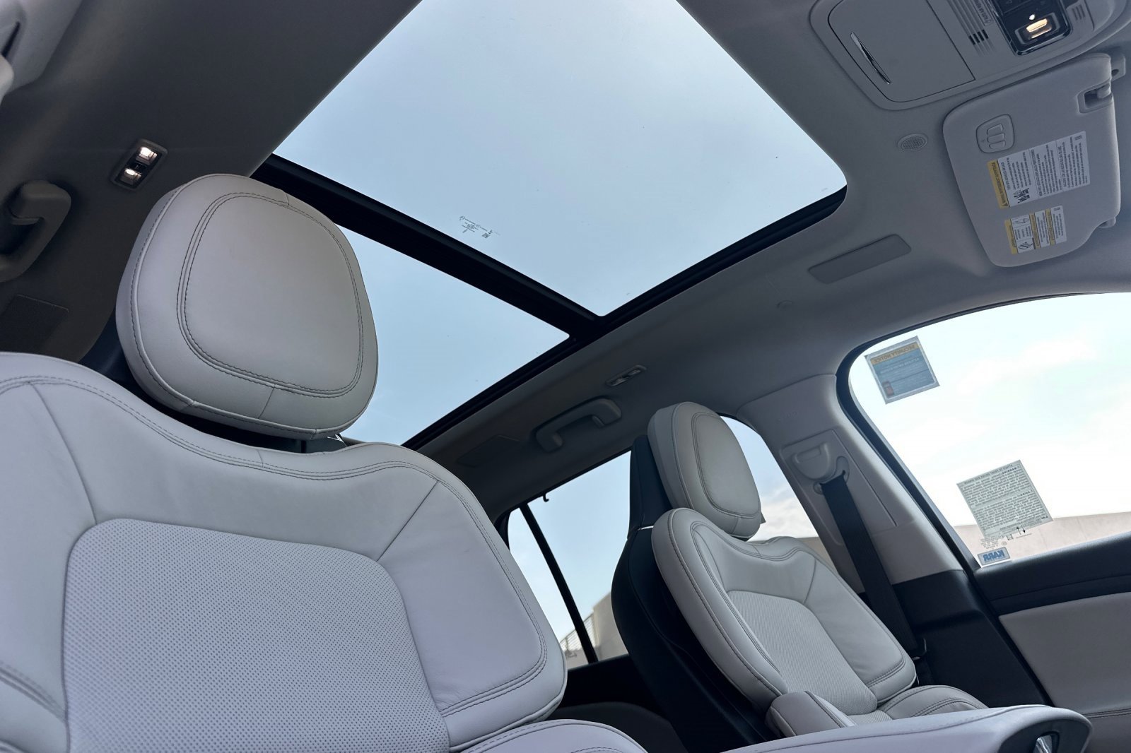 New 2025 Lincoln Aviator Reserve w/ Luxury Package image 17