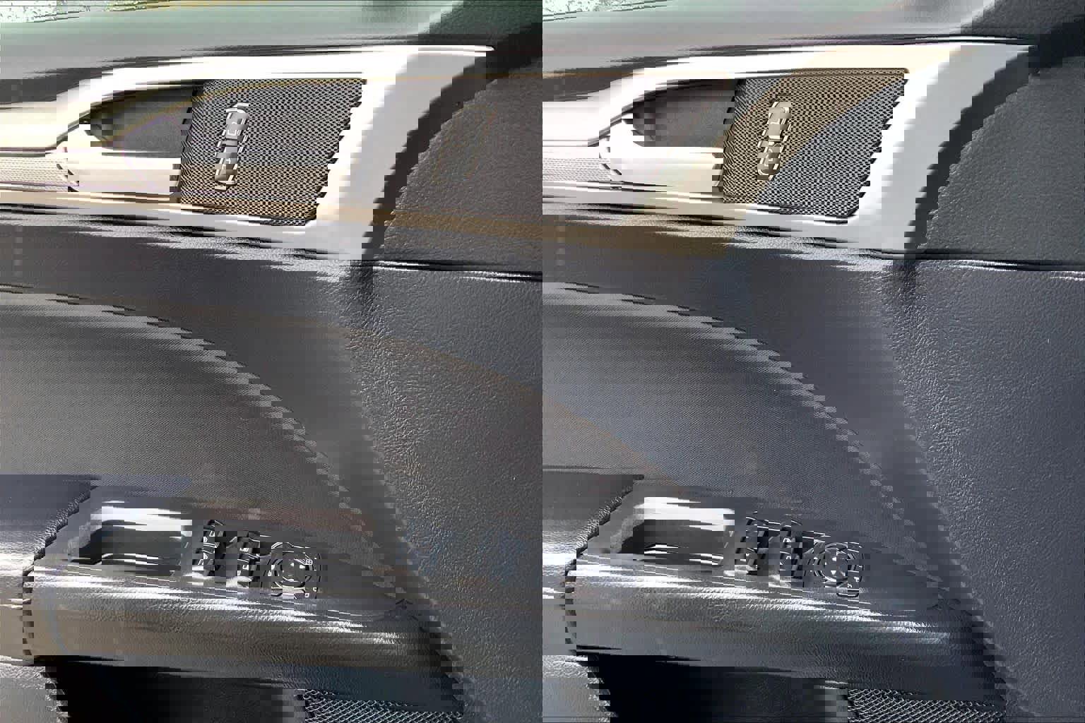 Used 2020 Ford Fusion SE image 31