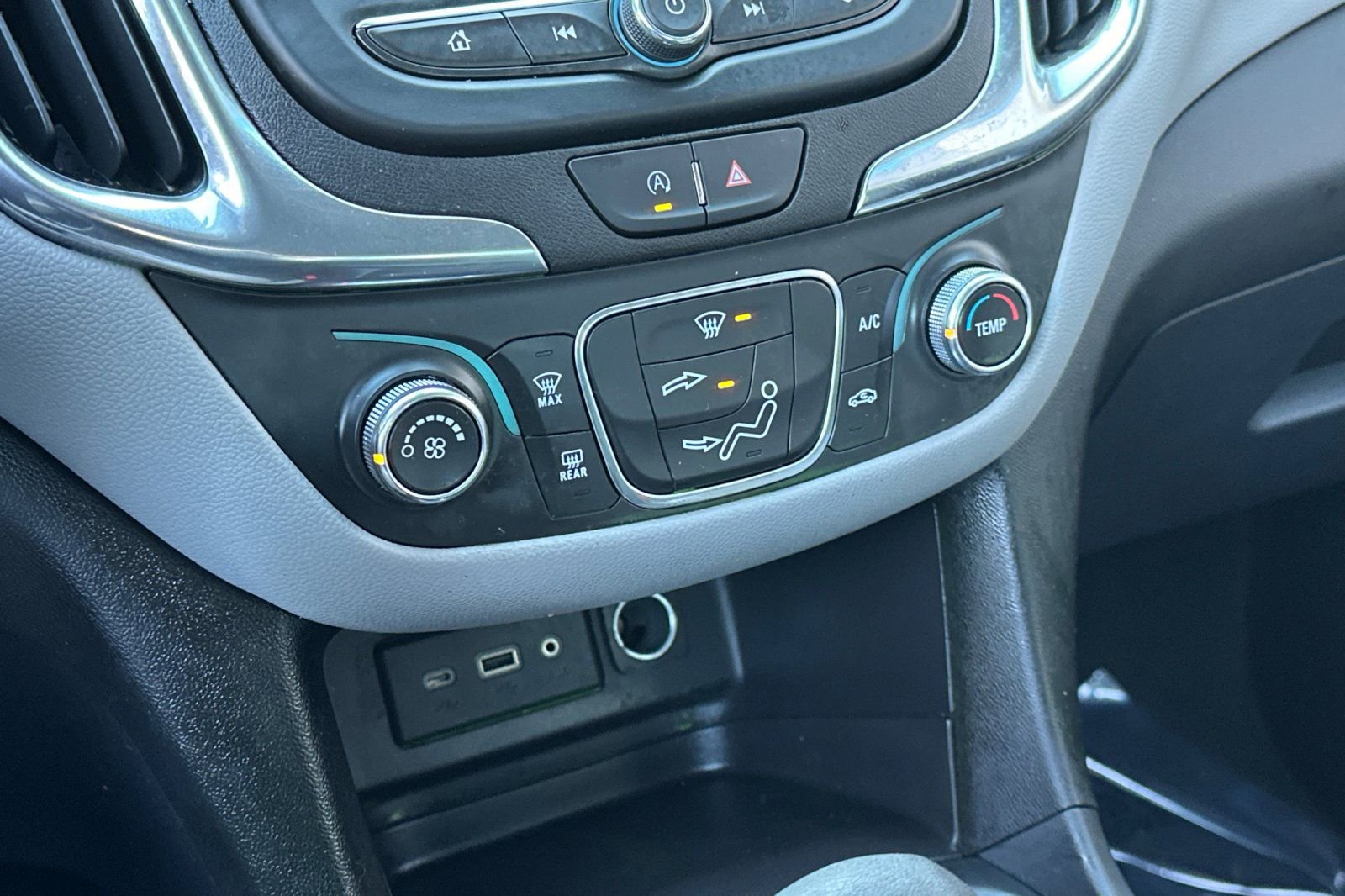 Used 2024 Chevrolet Equinox LS image 29