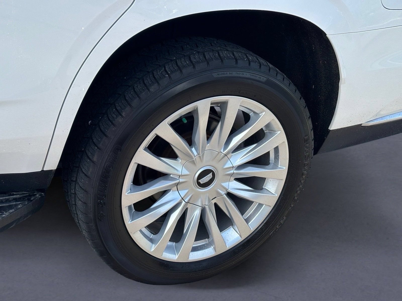 Used 2022 Cadillac Escalade Luxury AWD/4WD image 16