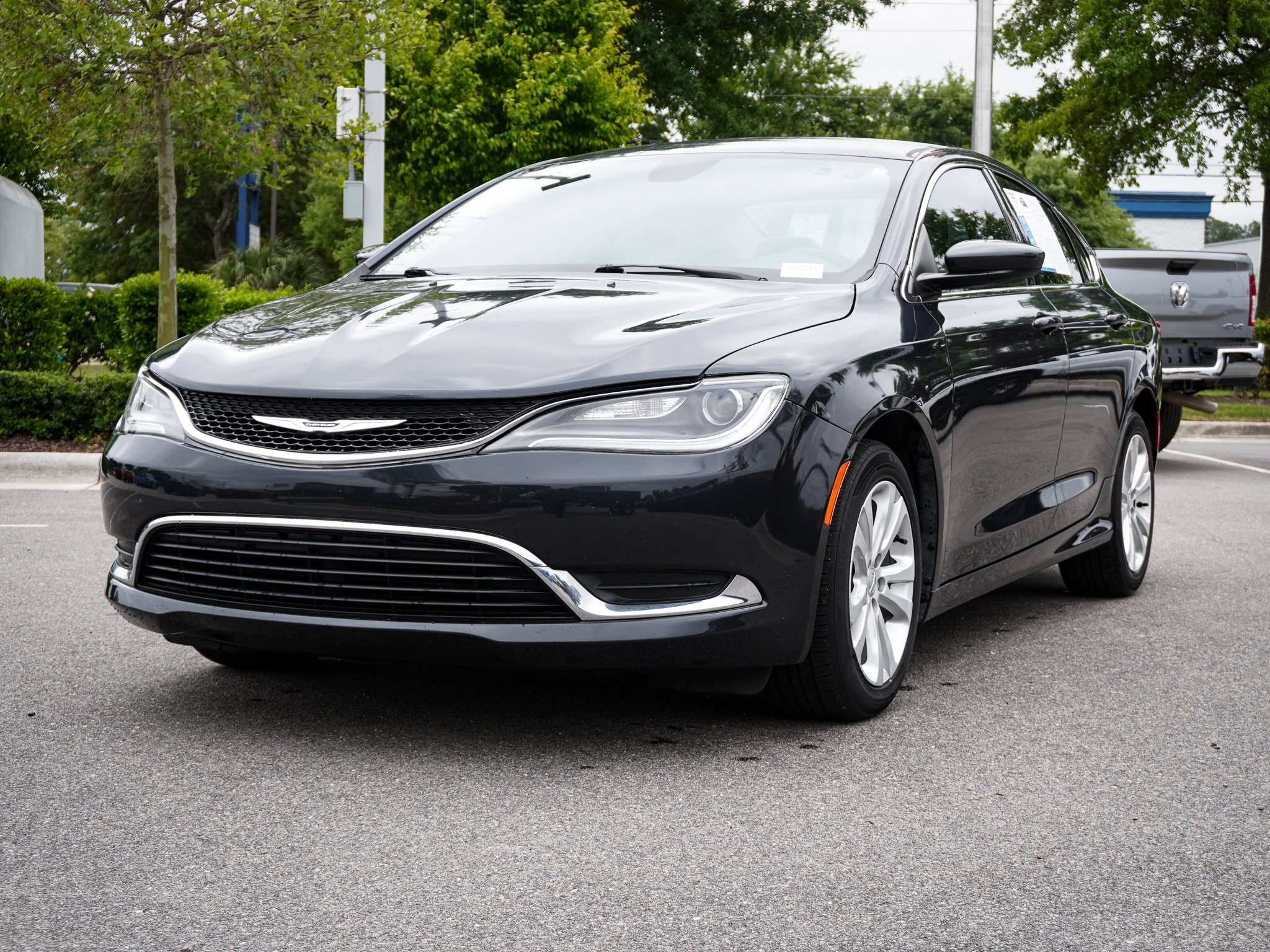 Used 2017 Chrysler 200 Limited Platinum FWD image 5