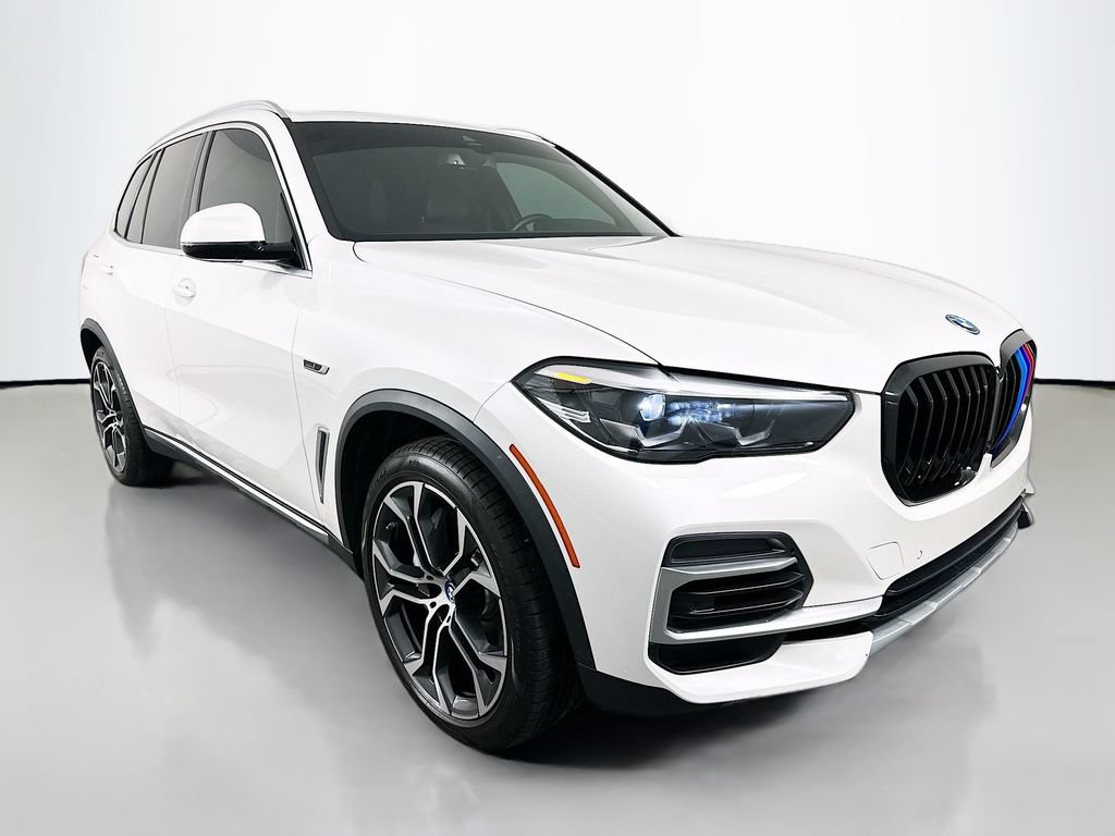 Used 2022 BMW X5 xDrive45e w/ Climate Comfort Package AWD/4WD image 3