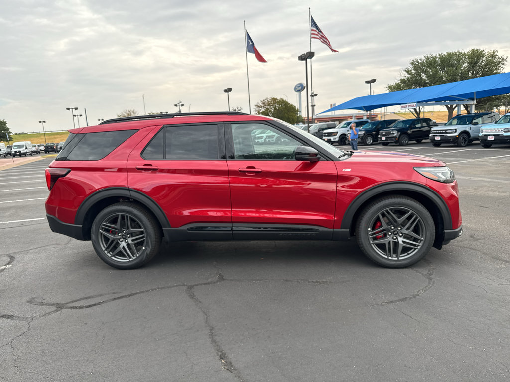 New 2026 Ford Explorer ST-Line w/ ST-Line Street Pack RWD image 4