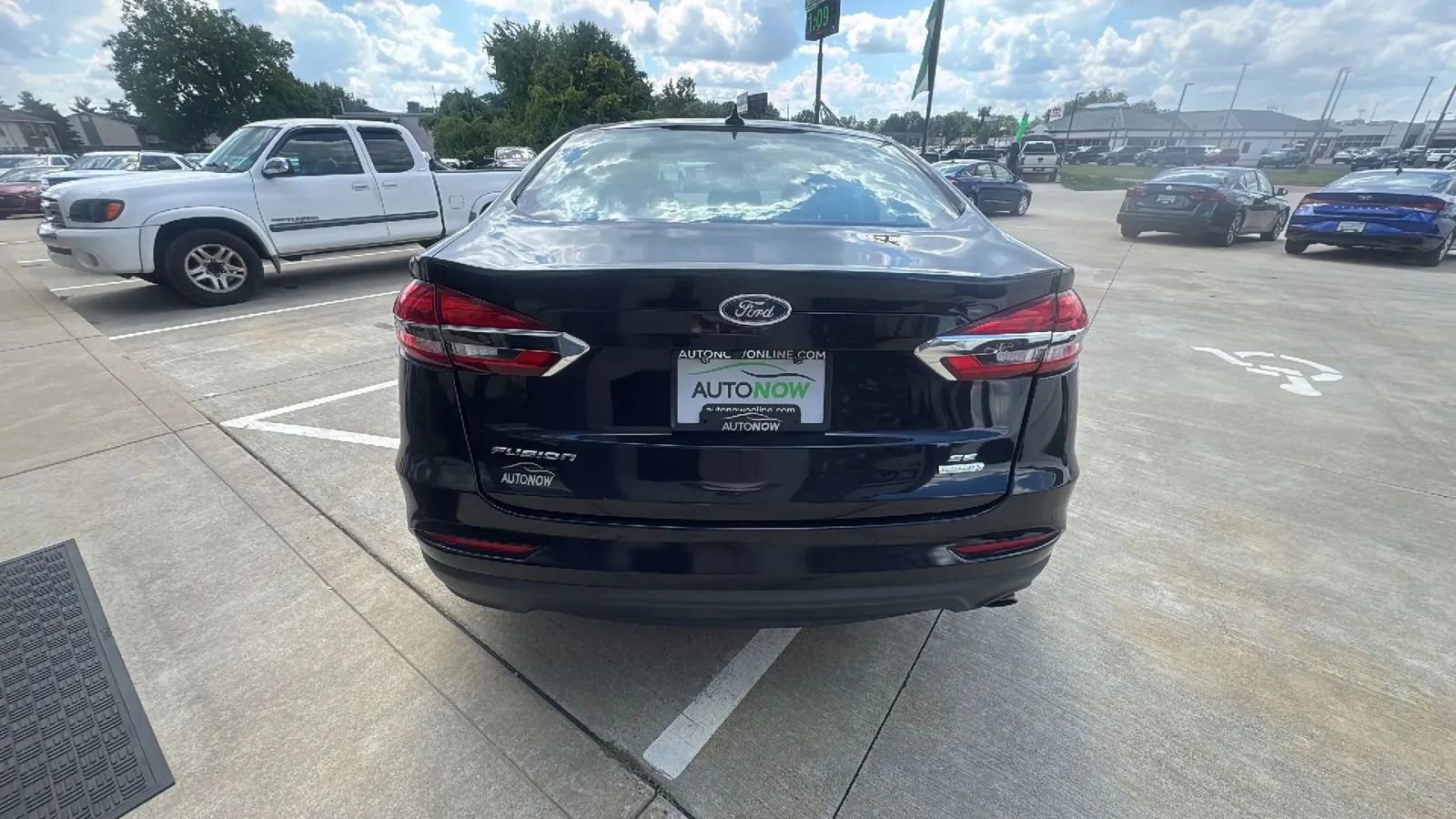 Used 2020 Ford Fusion SE image 5