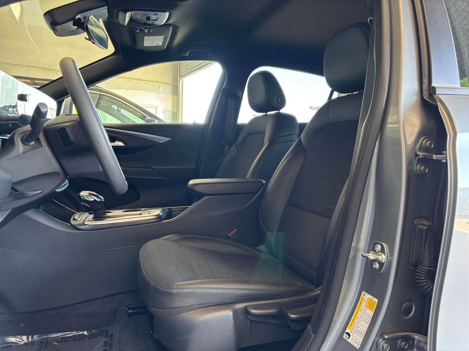 Used 2025 Buick Envista Preferred image 25